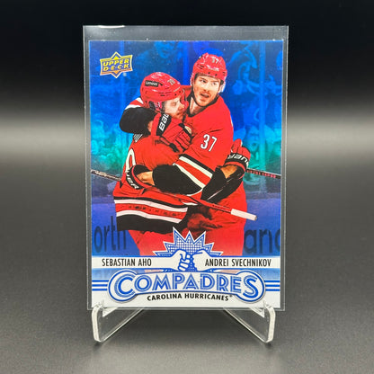 2025-26 UD Series 1 Compadres Inserts ~ VOUS CHOISISSEZ dans la liste!